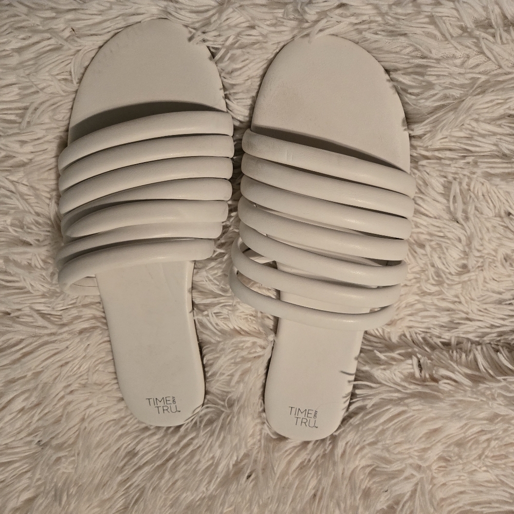 Time & Tru white slip on sandals sz 9